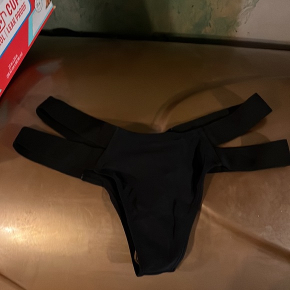 Black Bikini XL - Picture 4 of 5